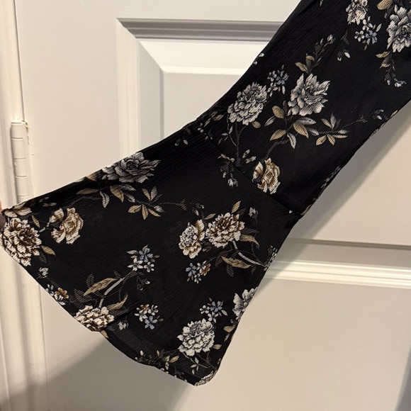 Entro Floral Black Top medium - Picture 6 of 9